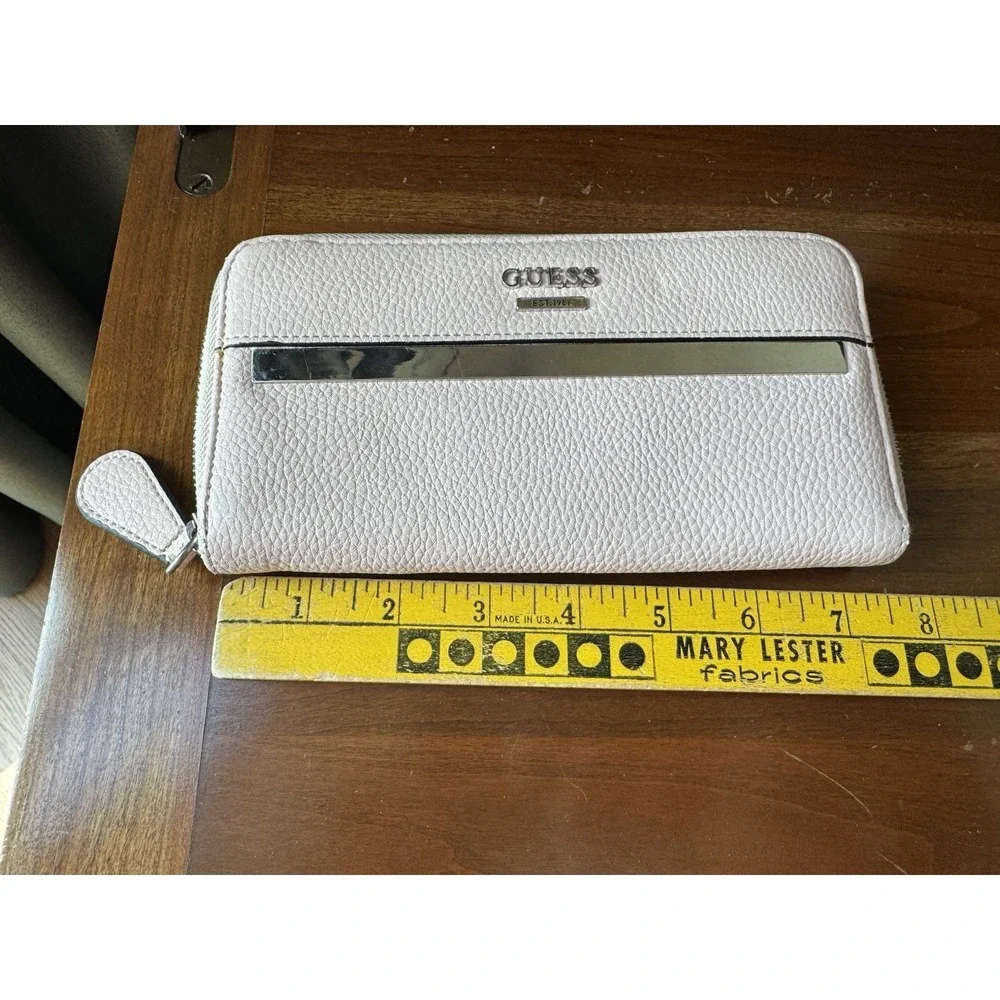 Guess Laurel Pebbled Pink Zip-Around Wallet Pop Of Color For Spring & Summer‎